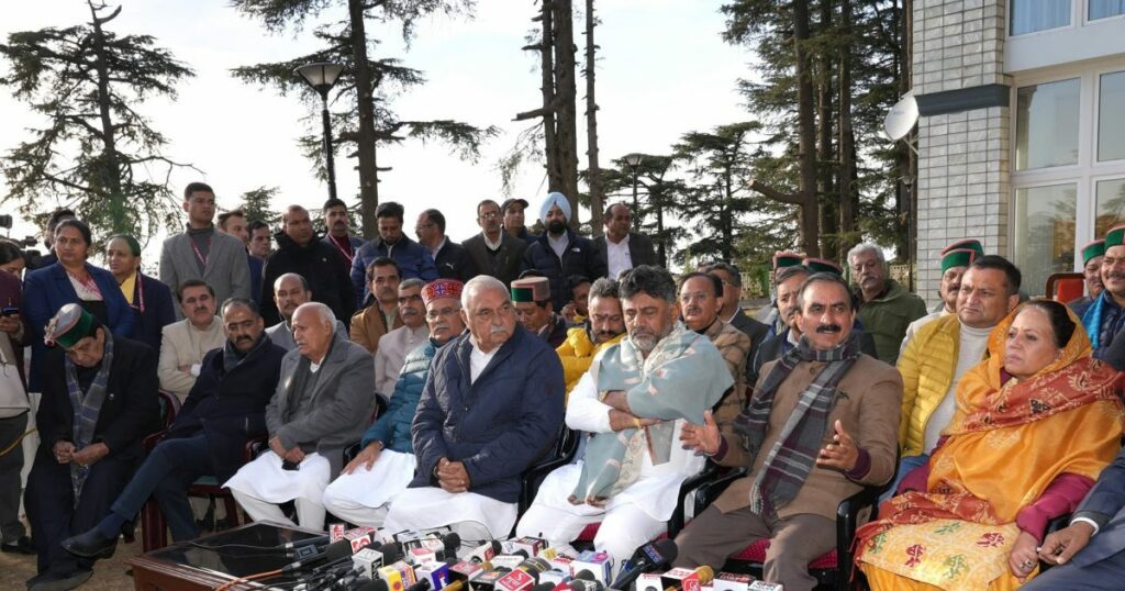 एक्सक्लूसिव: विक्रमादित्य पर भरोसा नहीं, एकजुट रहने में सीएम फेल...पर्यवेक्षकों ने हाईकमान को सौंपी रिपोर्ट