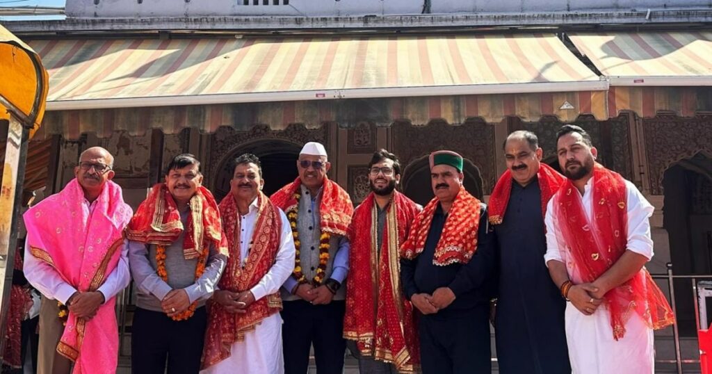 हिमाचल की राजनीति: मनसा देवी मंदिर में माथा टेका...चंडीगढ़ में कैसे कट रहे कांग्रेस के बागी और निर्दलीय?