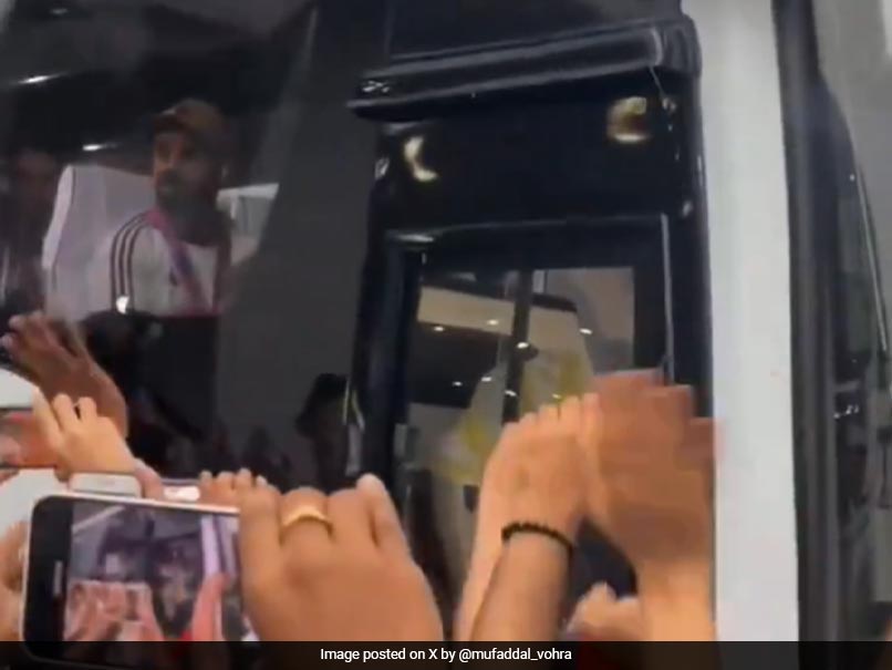 Watch: Virat Kohlis Stunned Reaction To See Jaw-Dropping Number Of People At Airport