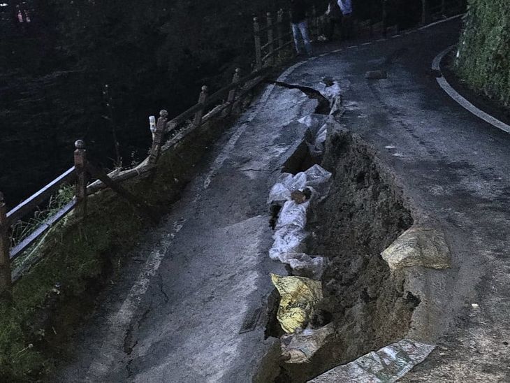 शिमला में बड़ा भूस्खलन: सड़क का 20 मीटर हिस्सा टूटा; दो मंजिला इमारत गिरी, 10 मकान भी खतरे में - शिमला न्यूज़