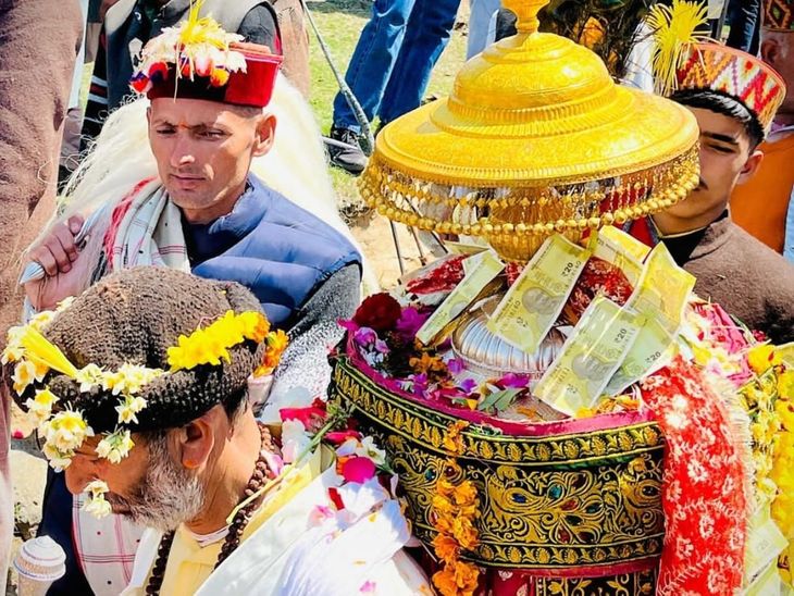 मंडी के पराशर में ऋषि पंचमी मेला शुरू: रात को लगता है जगघोम; अंगारों के बीच दिव्य शक्ति का प्रदर्शन करेगा गूर - पाढर समाचार