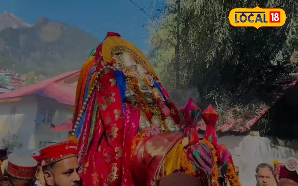 देवी हिडिम्बा के आगमन के साथ भगवान रघुनाथ की रथ यात्रा शुरू होती है।