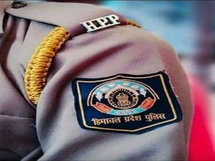 शिमला में महिला पुलिसकर्मी से छेड़छाड़: ​​पुलिस कर्मियों पर अभद्र भाषा का प्रयोग करने का आरोप, गुमटी में घुसने की कोशिश - शिमला न्यूज़