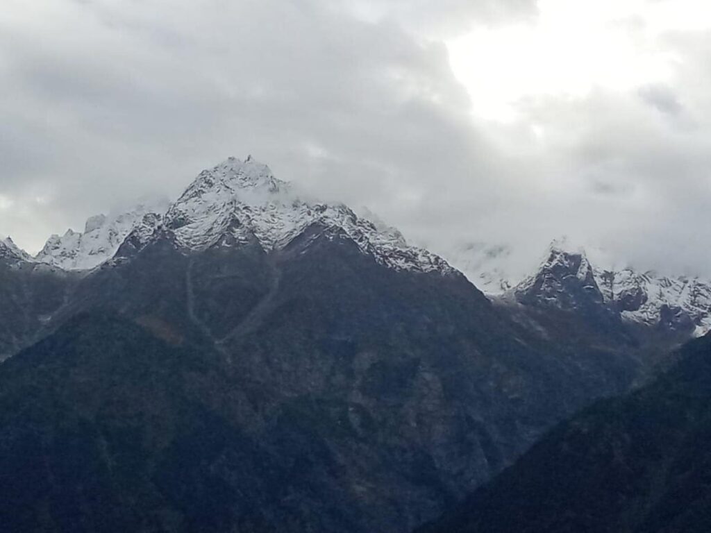 हिमाचल प्रदेश में शीतलहर तेज हो गई है. बारिश और बर्फबारी पर मौसम विभाग की मौजूदा स्थिति क्या है?