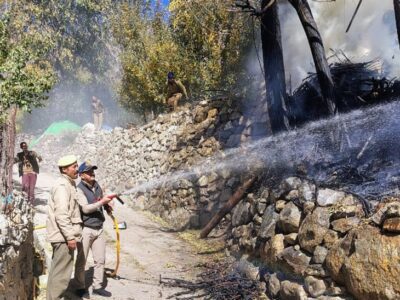 किन्नौर में दो जगहों पर लगी आग: ड्रम की लकड़ी और तुरहियां जलकर नष्ट, पूरी पहाड़ी पर फैली भीषण आग - रामपुर (शिमला) न्यूज़