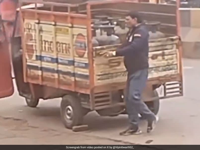 Viral Video Of Rinku Singhs Father Delivering LPG Cylinders Breaks The Internet