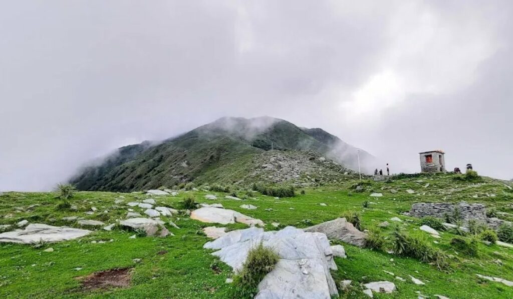 आदि हिमानी चामुंडा मंदिर से सोलर लैंप हटाना शर्मनाक, पुलिस करे सख्त कार्रवाई: सुधीर शर्मा