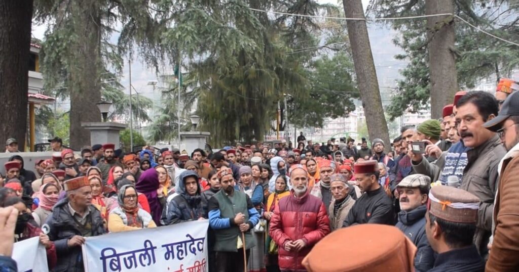 बिजली महादेव रोपवे: बिजली महादेव रोपवे का विरोध, 9 पंचायतों के लोग सड़कों पर उतरे, क्या आप जानते हैं कब शुरू होगा निर्माण?