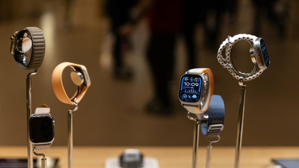 Apple Watch Ultra With microLED Display Cancelled, Employees Laid Off: Ming-Chi Kuo