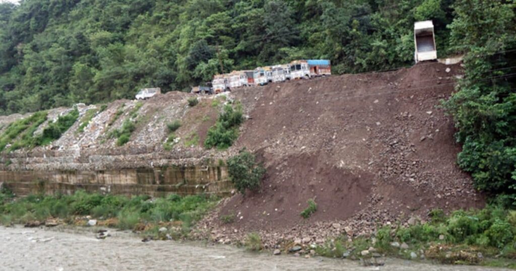 चिट्टे के नशे में थे सरकारी कर्मचारी, JOA-IT गिरफ्तार, JBT भाग रहा था, दोनों ने सुकेती में लगाई थी छलांग