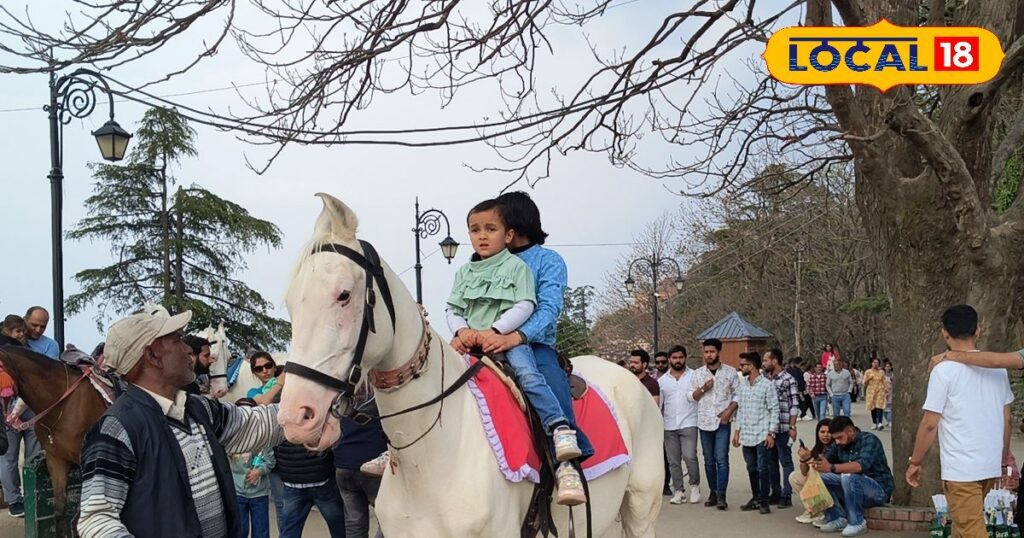 ब्रिटिश काल में शाही घुड़सवारी होती थी, लेकिन आज लोग शौकिया तौर पर घुड़सवारी करते हैं।