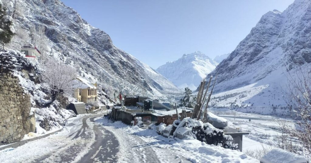 शिमला में धूप, अटल टनल में बर्फबारी... हिमाचल में मौसम के अजब-गजब रंग, सामान्य से ज्यादा बारिश.