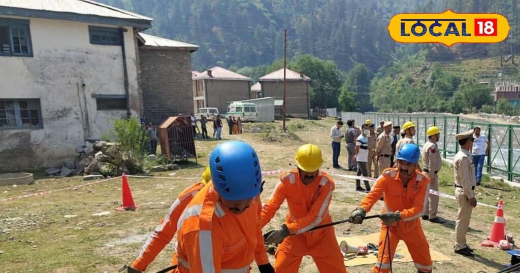 एनडीआरएफ की टुकड़ी हिमाचल प्रदेश के पांच जिलों में तैनात की जाएगी।  यह निर्णय पिछले वर्ष की आपदा के बाद लिया गया था