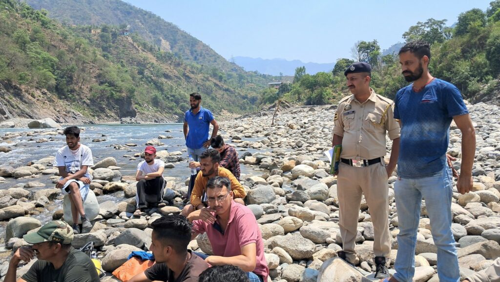 पोलियो-समाज के ताने...फिर भी नहीं मानी हार, आज विदेशों में भारत का परचम लहरा रहा आगरा का लाल यश कुमार, देखें Photos