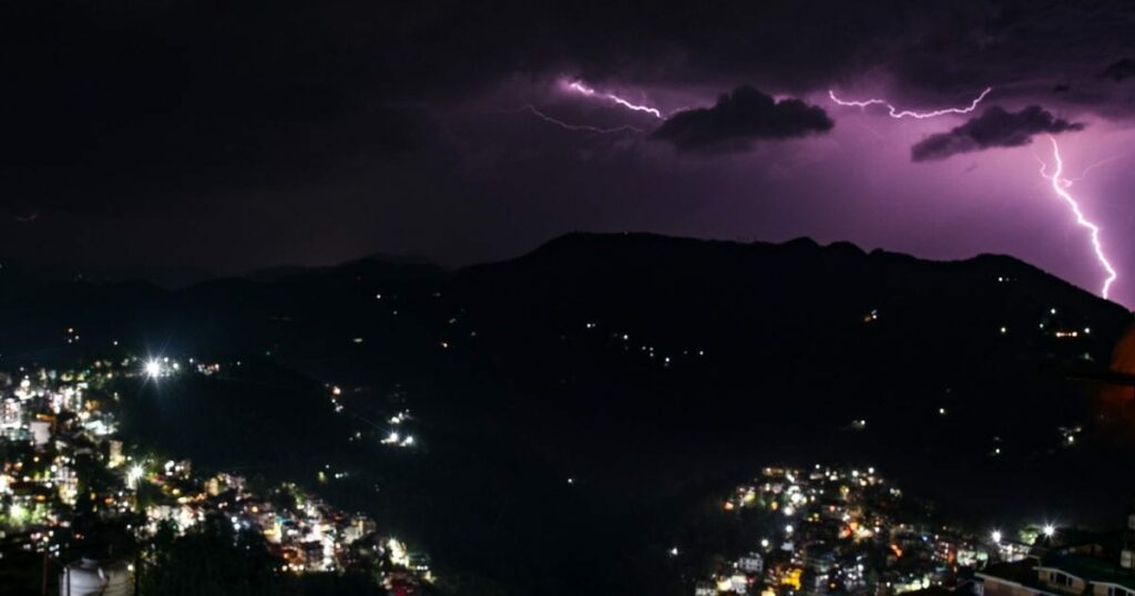 हिमाचल में बारिश: कुल्लू में गिरे ओले, लाहौल-भरमौर में बर्फबारी...हिमाचल में प्री-मानसून 'सावन' की बारिश