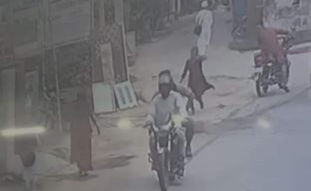 Video: 2 Men On Bike Snatch Bag With Rs 1 Lakh Cash From Woman In Bihar