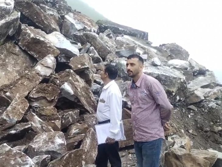 सिरमौर में NH-707 पर बड़ा भूस्खलन: क्रशर और पैरापिट के लिए काटे गए पहाड़, सड़कें बंद, लोग पैदल चलने को मजबूर