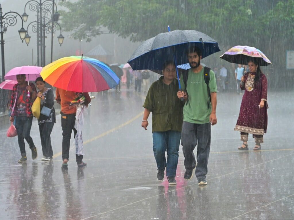 हिमाचल में भारी बारिश का येलो अलर्ट, पांच जिलों में बाढ़ की चेतावनी; कब तक रहेगा मौसम?