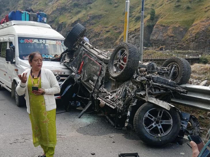 हिमाचल में थार दुर्घटनाग्रस्त, 2 लोगों की मौत: पश्चिम बंगाल के युवक को सेल्फी लेना पड़ा भारी, थार के नीचे दबने से मौत - रामपुर (शिमला) समाचार