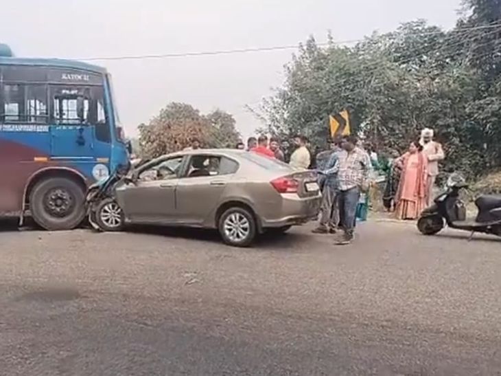 देहरा में कार और बस की टक्कर: बारात में शामिल हुए थे ड्राइवर, दूल्हे की कार दुर्घटनाग्रस्त होने से बची - Dehra News